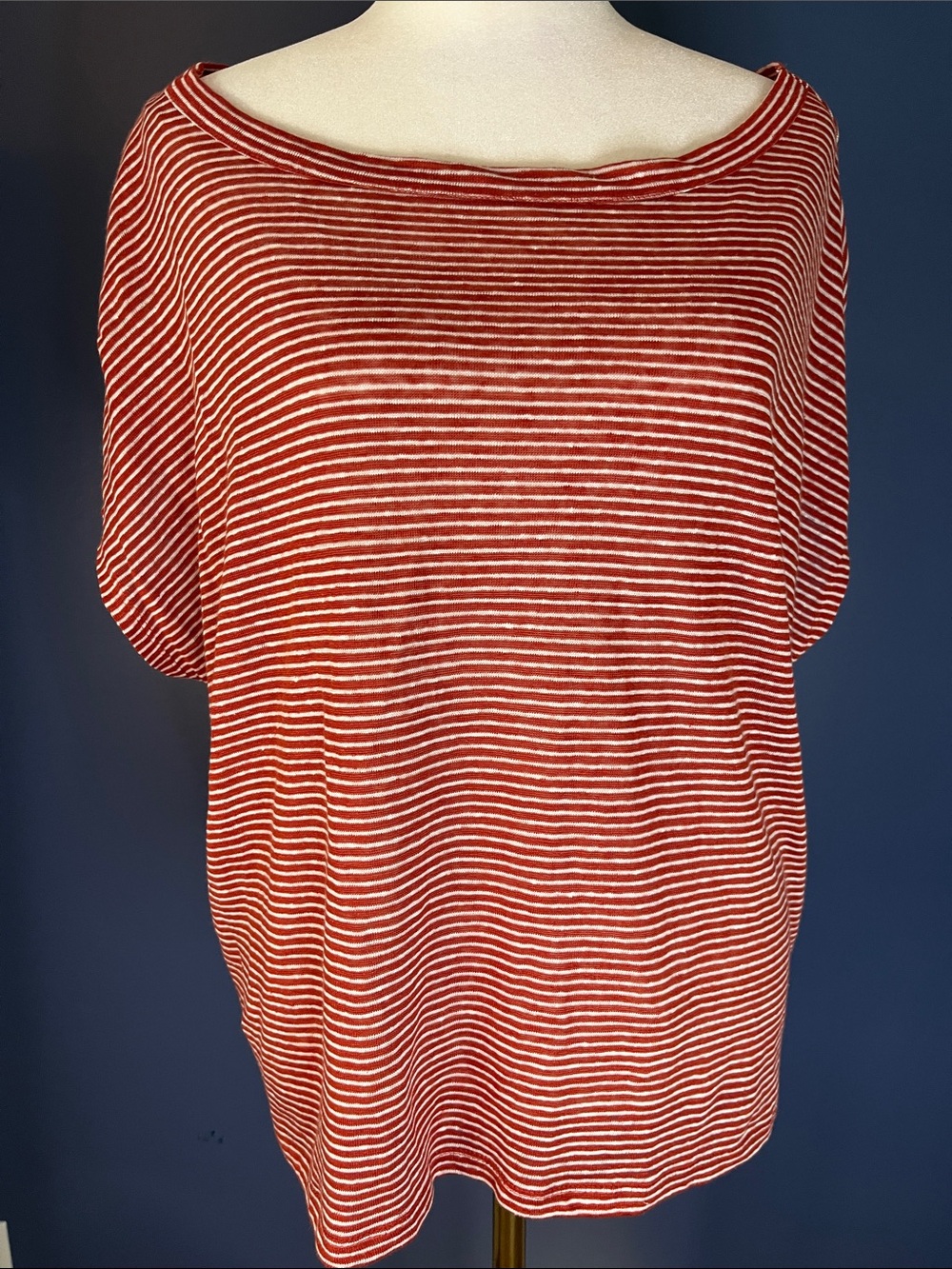 Tahari LINEN tee, brick red & creamy white with tiny horizontal stripes, NWT